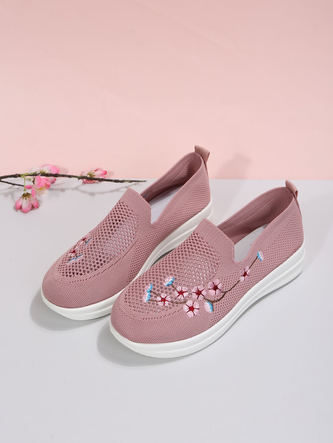 Regia Orthopedic Sneakers